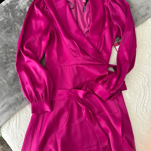 Shawl Collar Long Sleeve Satin Dress Vince Camuto - Picture 14 of 16